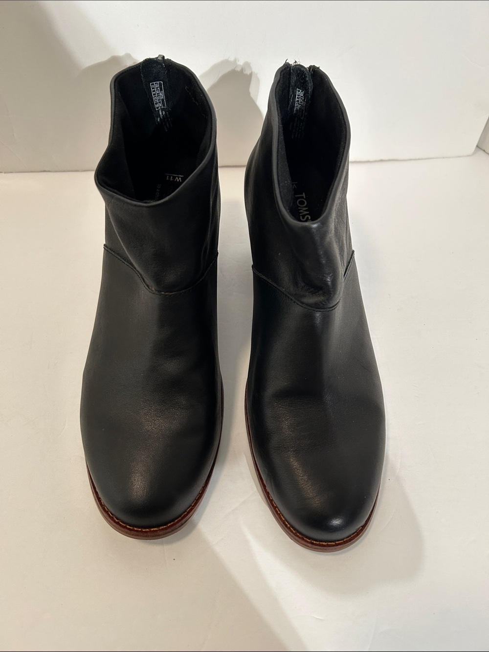 Toms Women’s Black Leather Boots with Brown Trim Size 11 Back Zip w/Tassel pull